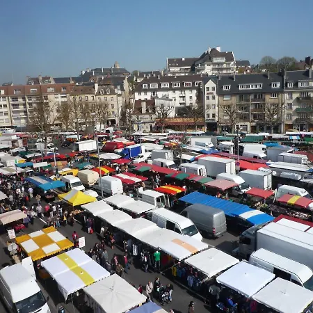 尤尼维斯酒店 酒店