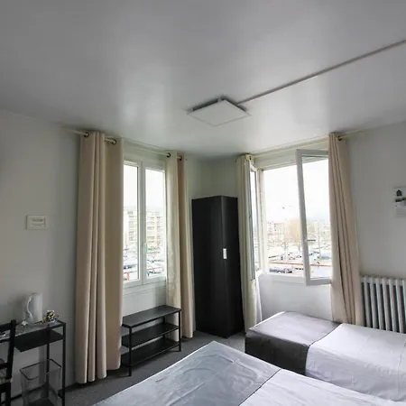 尤尼维斯酒店 2* 凯恩