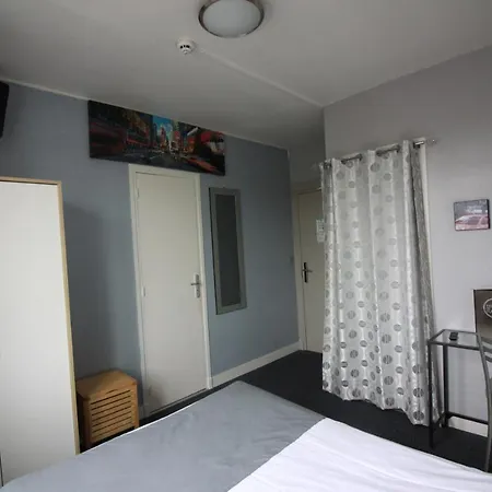 尤尼维斯酒店 酒店 2*