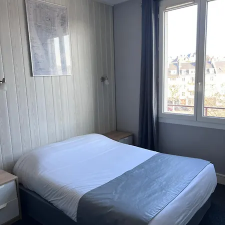 尤尼维斯酒店 2* 凯恩