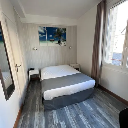 Hotel De L'univers 2*