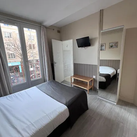 尤尼维斯酒店 2* 凯恩