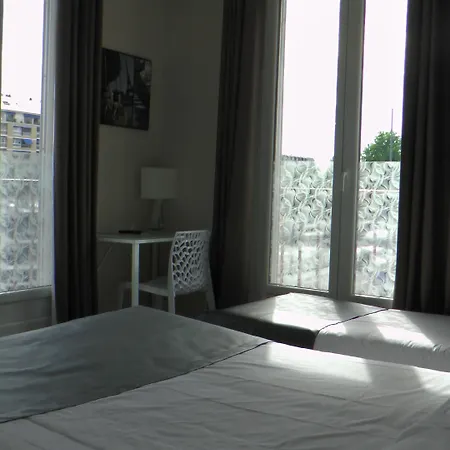 尤尼维斯酒店 酒店 2*