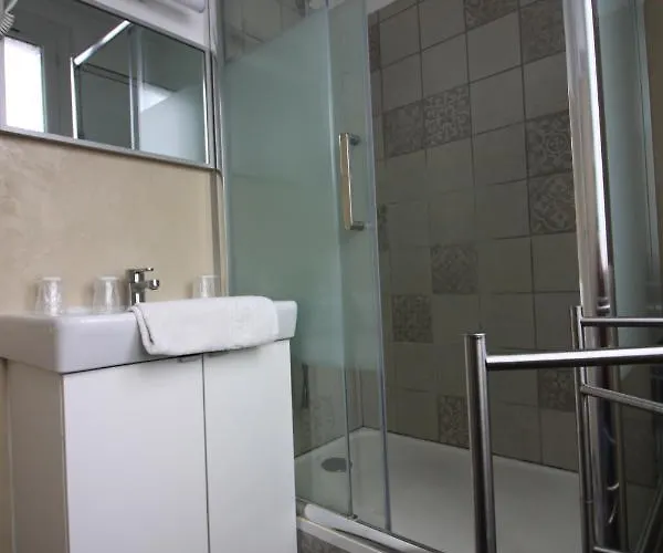 尤尼维斯酒店 2*