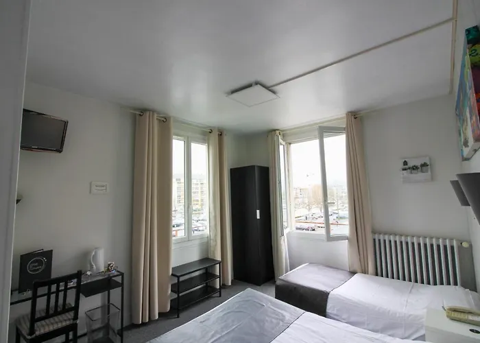 尤尼维斯酒店 2* 凯恩