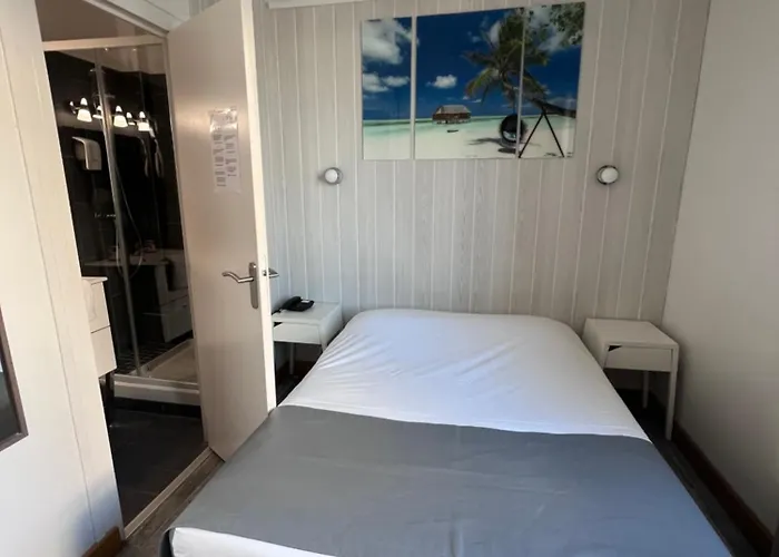 尤尼维斯酒店 酒店 2*