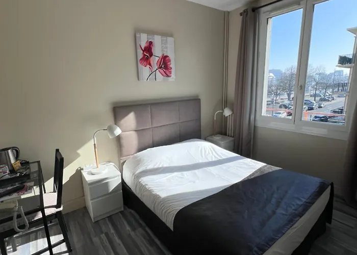 尤尼维斯酒店 2* 凯恩