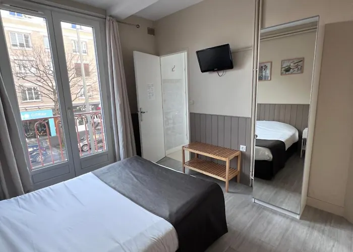 尤尼维斯酒店 2* 凯恩