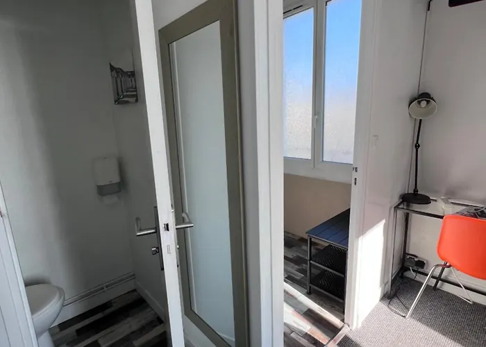 De L'univers Hotel 2*